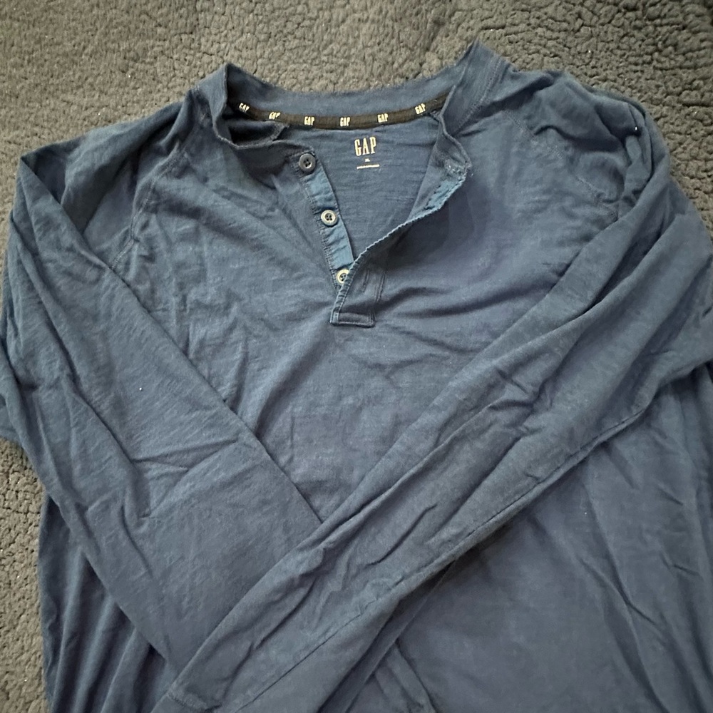 Gap men's XL, long sleeve T-shirt. Never worn.